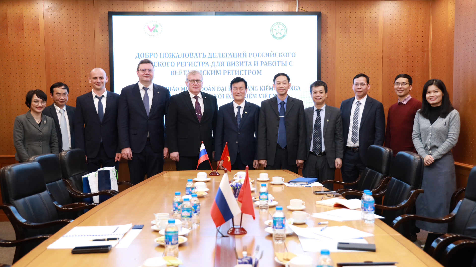 Встреча представителей РС и МА Вьетнама: шаги к развитию морской индустрии