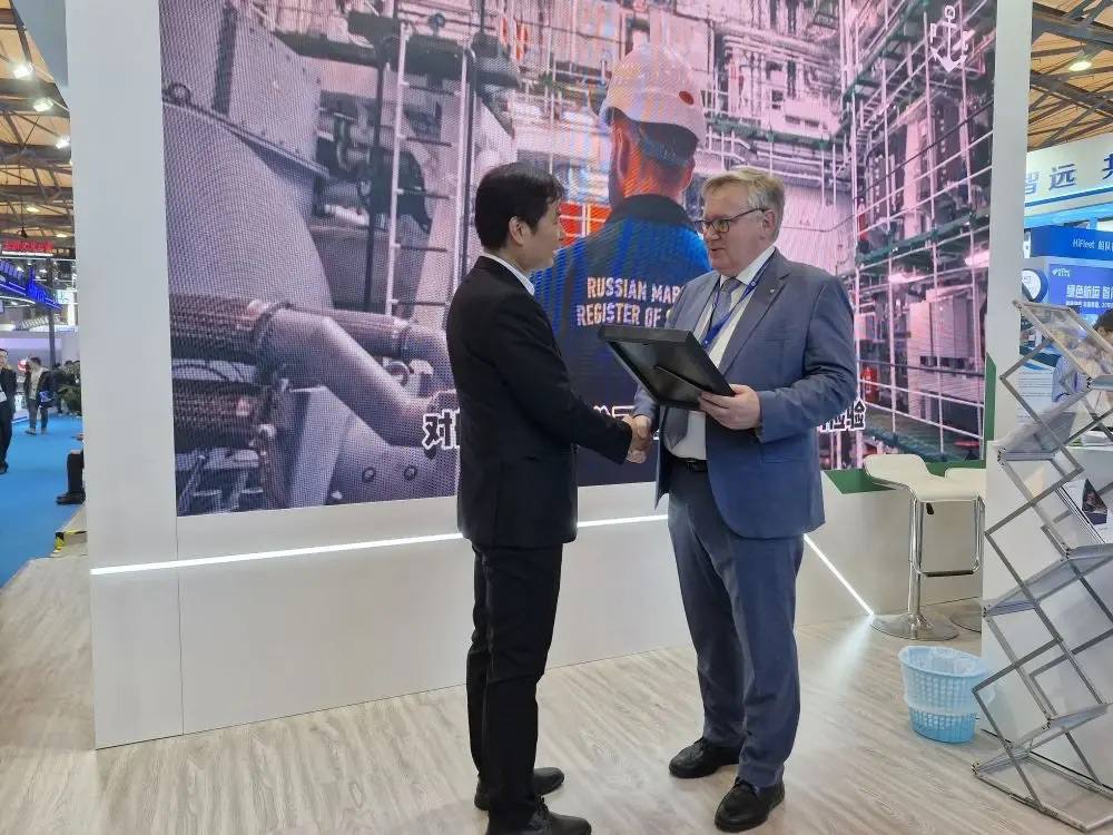 На полях Marintec China Регистр торжественно вручил документы китайским предприятиям