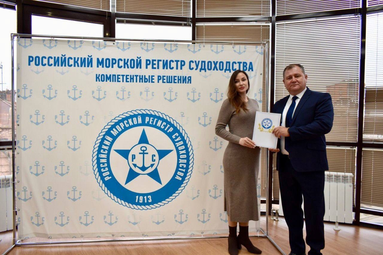 Награжден Ильмир Муханов – победитель конкурса РС на лучшую выпускную квалификационную работу