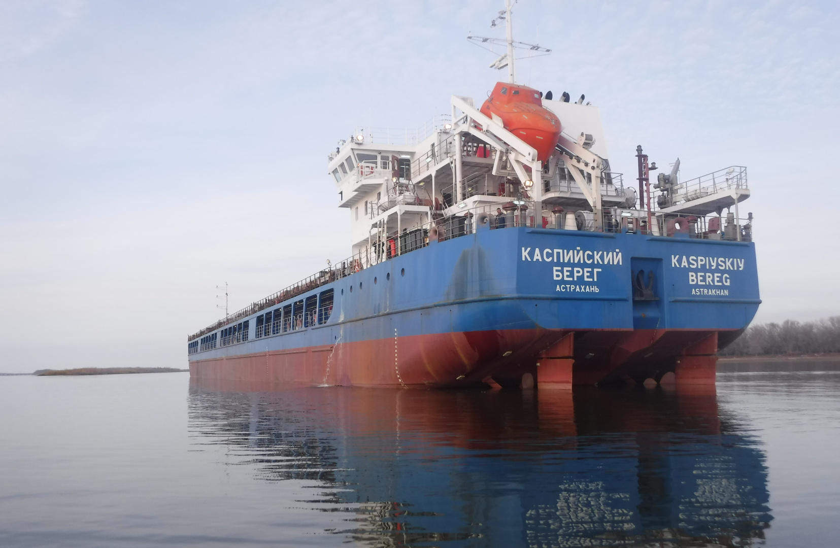 На судно «Каспийский берег» выданы документы РС