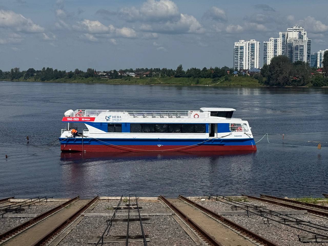 На воду спущен новый экскурсионно-прогулочный катамаран «Габион»