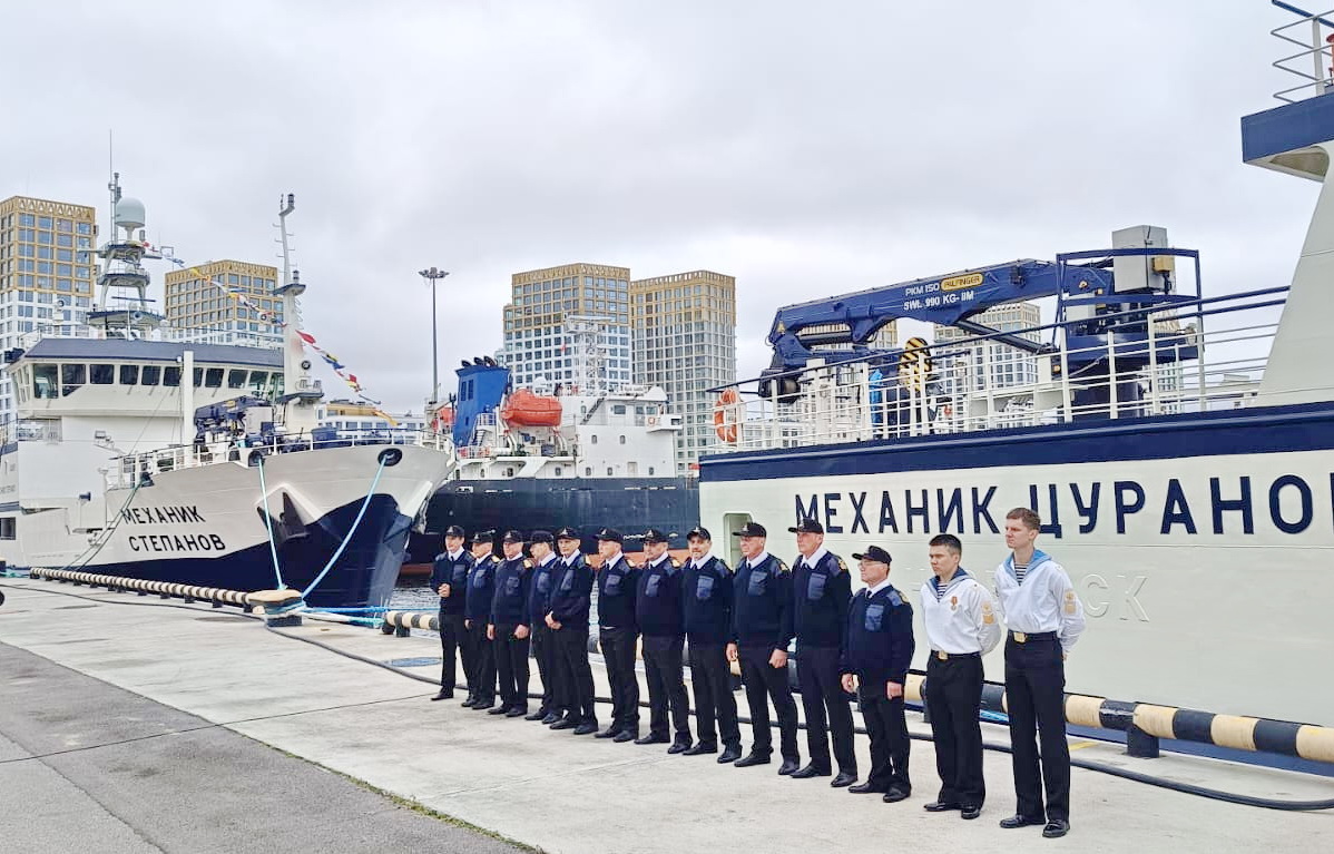 Класс РС: на краболовах «Механик Цуранов» и «Механик Степанов» поднят флаг