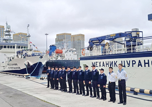 Класс РС: на краболовах «Механик Цуранов» и «Механик Степанов» поднят флаг