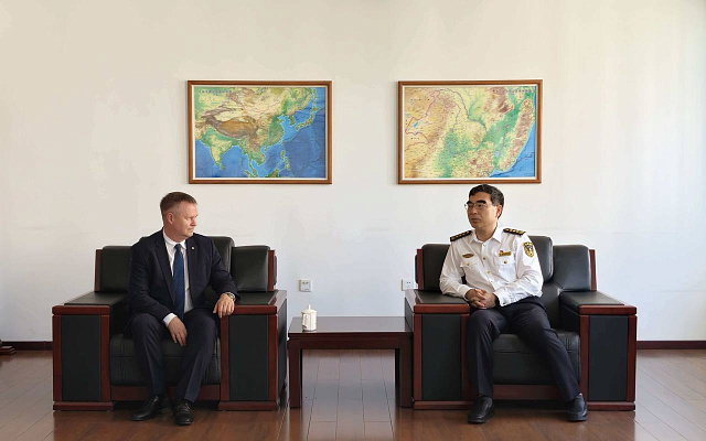Укрепляя практическое сотрудничество с морскими властями Китая