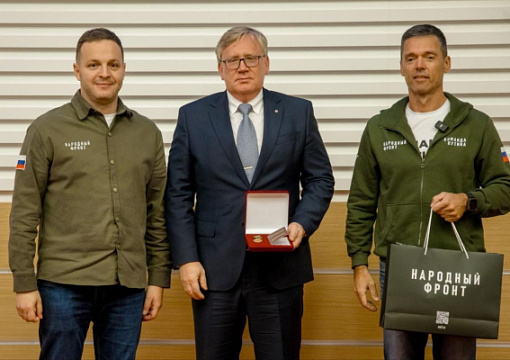 Генеральный директор РС награжден знаком «Народного Фронта» за вклад в гуманитарную миссию