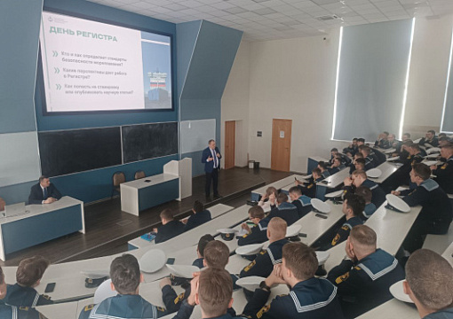 Компас в море возможностей для молодежи: «Дни Регистра» в ДВФУ и МГУ им. Невельского