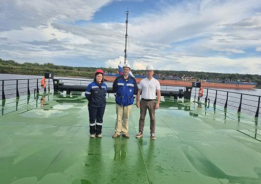 На класс РС построен плавучий причал «ПП20»