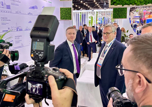 Официальная делегация посетила стенд РС на выставке «НЕВА 2025»