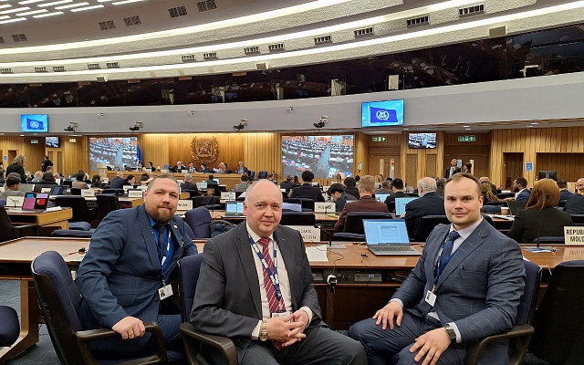 Experts at IMO Discuss Reducing Greenhouse Gas Emissions from Ships