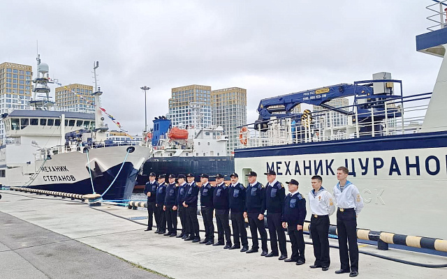 Класс РС: на краболовах «Механик Цуранов» и «Механик Степанов» поднят флаг